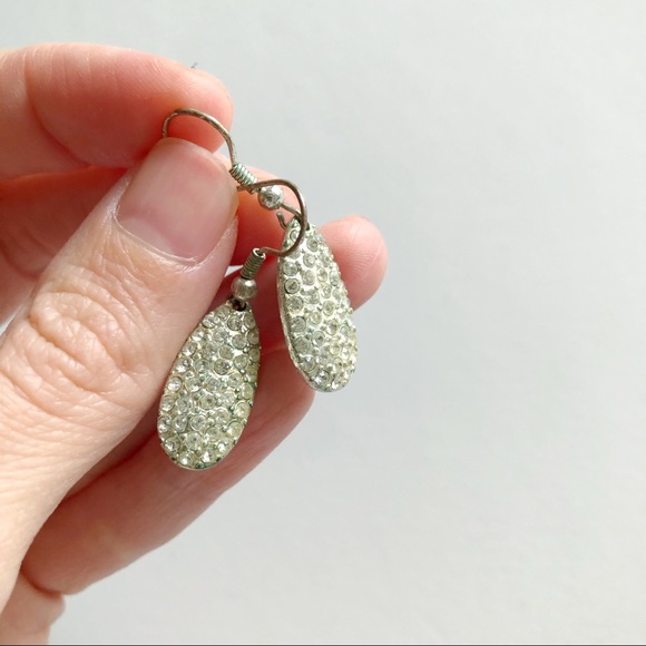 SUZY SHIER Small Silver Crystal Drop Earrings - Picture 2 of 6